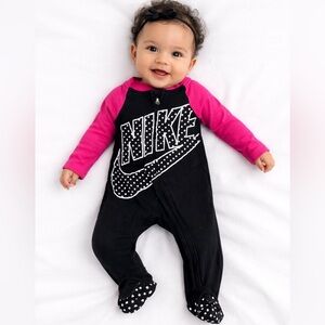 Nike Newborn Footed Sleeper Zip One-Piece | Black Pink Logo
